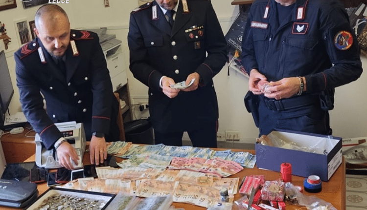 Porto Cesareo. Arrestati due spacciatori per droga e denaro nascosti in casa.