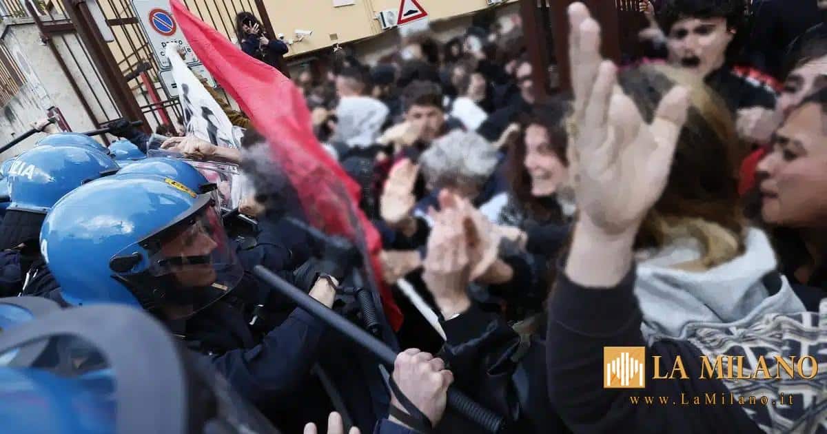 Roma. Scontri alla Sapienza: manifestazione di 300 studenti non preavvisata. Presenti molti soggetti appartenenti al mondo anarchico.
