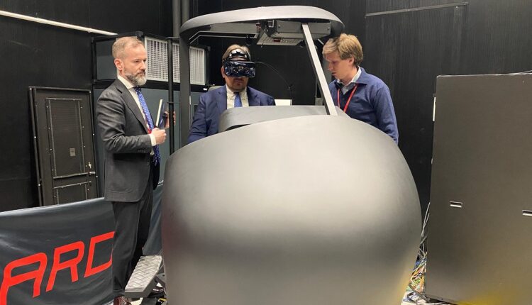 Varese: assessore Guidesi visita Leonardo elicotteri: opportunità per giovani e aziende lombarde