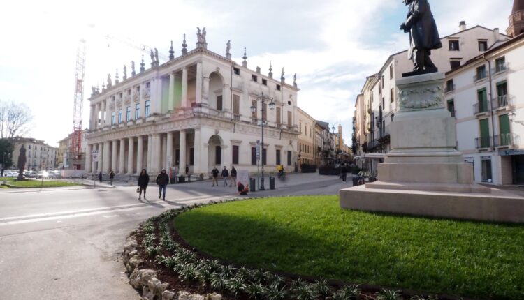 Vicenza. Lite con coltello tra soggetti senza fissa dimora in Piazza Matteotti.