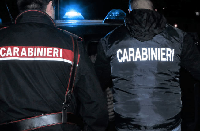 Maddaloni (CE): aggredisce i genitori che si rifiutano di dargli denaro, 28enne arrestato