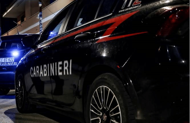 Afragola (NA): intercettato a bordo di un auto rubata tenta la fuga, arrestato