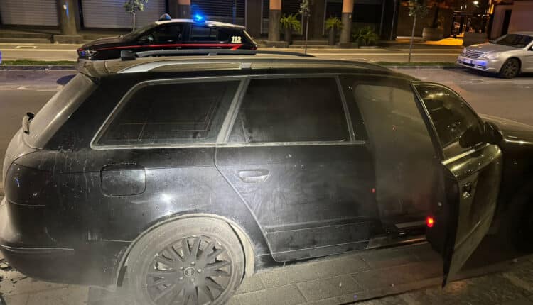 Acerra, incendia un'auto e poi si ferma ad ammirare il rogo: 40enne arrestato dai Carabinieri