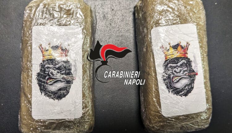 Ischia (NA): droga in porto, 20enne arrestato dai Carabinieri appena sbarcato sull'isola