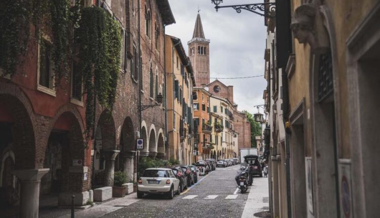 Verona. 1° edizione di Sottoriviera, una festa per il quartiere. 