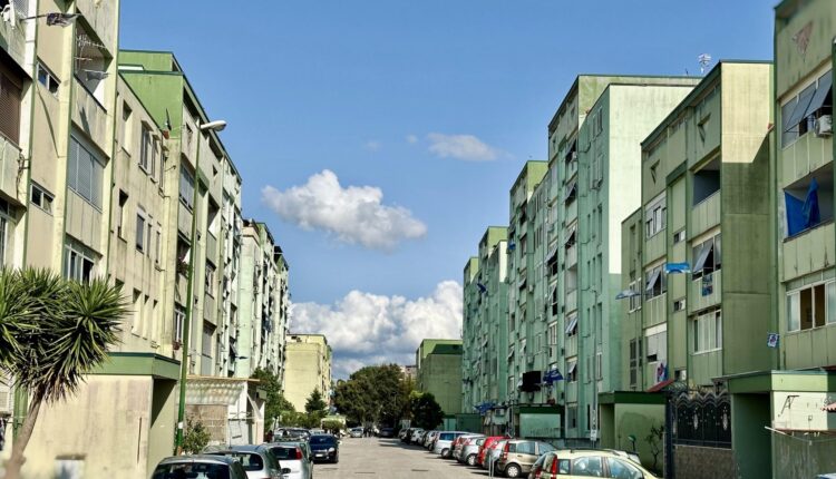 Napoli: controlli straordinari a Caivano. Identificate 100 persone e controllati 43 veicoli.