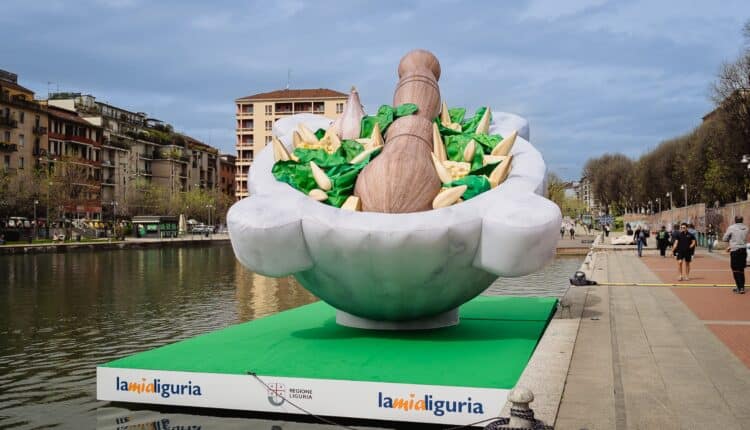 #Pesto masterpiece of Liguria: il mega mortaio della campagna promozionale di Regione Liguria approda a Milano