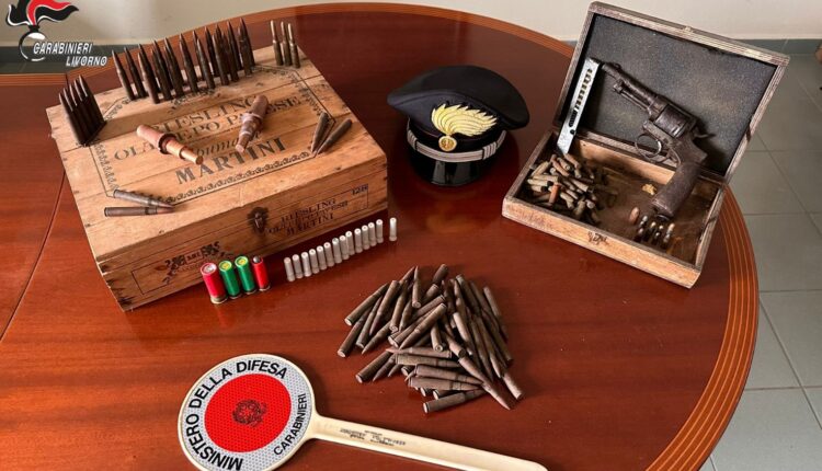 Rosignano Marittimo (LI): aveva in garage una pistola, oltre 140 cartucce e 2 spolette d'artiglieria