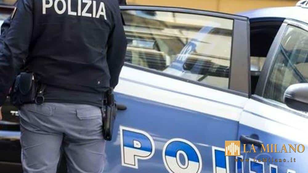 Torino, due uomini incappucciati fuggono alla vista della volante della Polizia. Uno dei due viene fermato ed arrestato per furto in gioielleria.