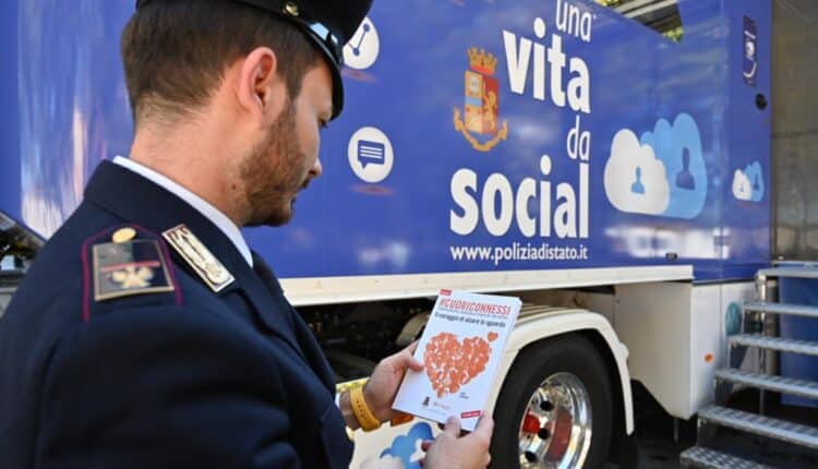 Napoli: XI Edizione di "Una vita da Social", campagna educativa itinerante della Polizia di Stato.