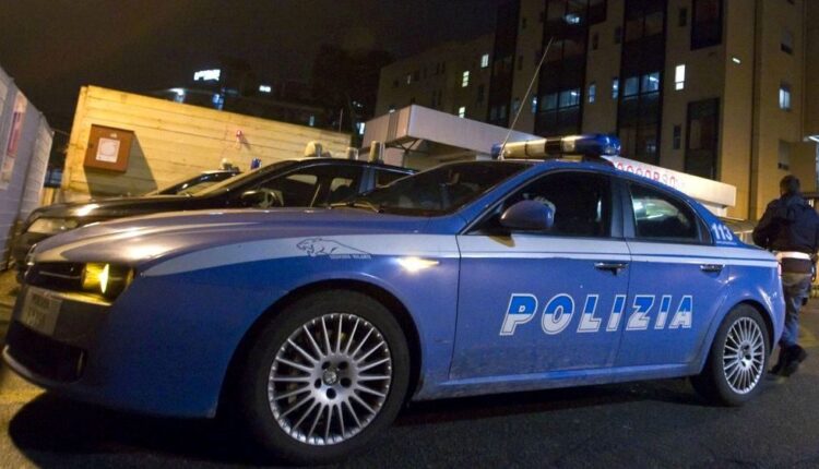 Napoli, tenta di truffare una coppia di anziani, poi li deruba: arrestato 18enne per furto aggravato