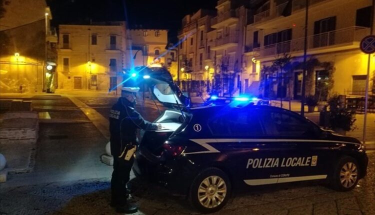 Modena. Dehors abusivo e lavoratori in nero nel centro città.