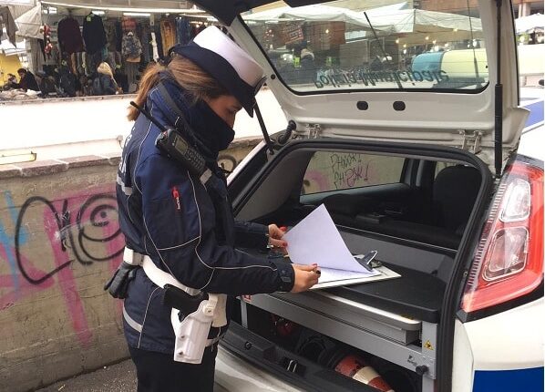 Bologna, somministrazione di superalcolici a minorenni: denuncia e mille euro di sanzione per il titolare di un locale