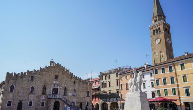 Portogruaro, allestito gazebo informativo della Polizia di Stato nell'ambito della prevenzione e l'eliminazione della violenza contro le donne
