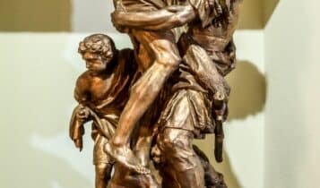 Modena, la vedova Forghieri dona al Comune una statua dei '7000 in ricordo del marito e del suo amore per la città