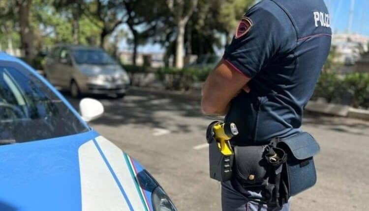 Vicenza, va in giro con un bastone: intercettato dalla Polizia di Stato che estrae il TASER