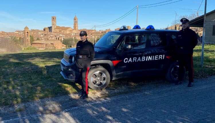 Città della Pieve (Perugia), trovato in possesso di due coltelli: denunciato un 53enne dai Carabinieri
