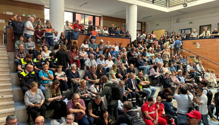 Bagnoli, l'incontro con i cittadini sul fenomeno del bradisismo