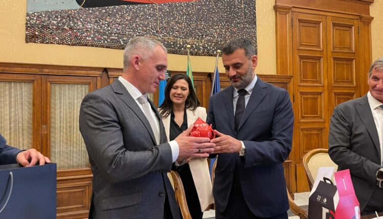 Il sindaco di Bari e il sindaco della città ucraina di Mykolaiv siglano una lettera di intenti in vista del gemellaggio tra i due comuni