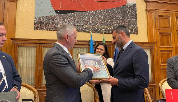 Il sindaco di Bari e il sindaco della città ucraina di Mykolaiv siglano una lettera di intenti in vista del gemellaggio tra i due comuni