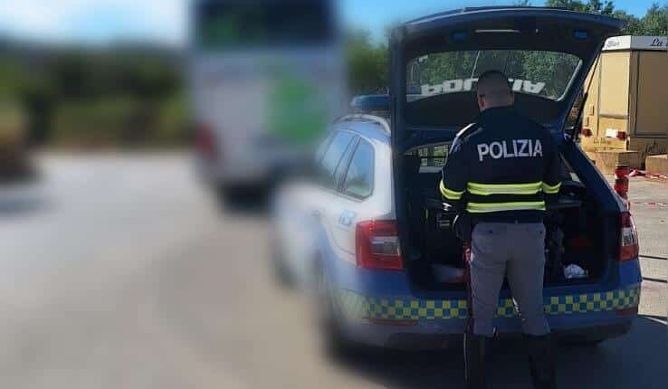 Agrigento, la Polizia di Stato intensifica i controlli dei pullman in vista della bella stagione