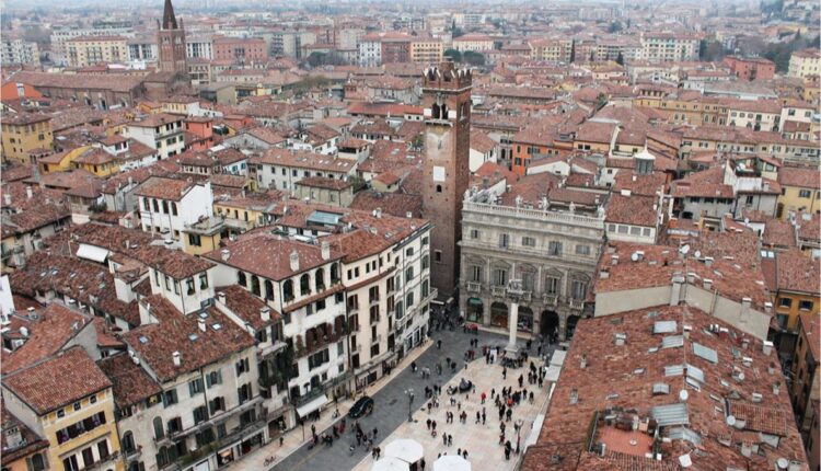 Verona, Il Festival "InConTrARTI" nelle piazze e nelle vie del centro