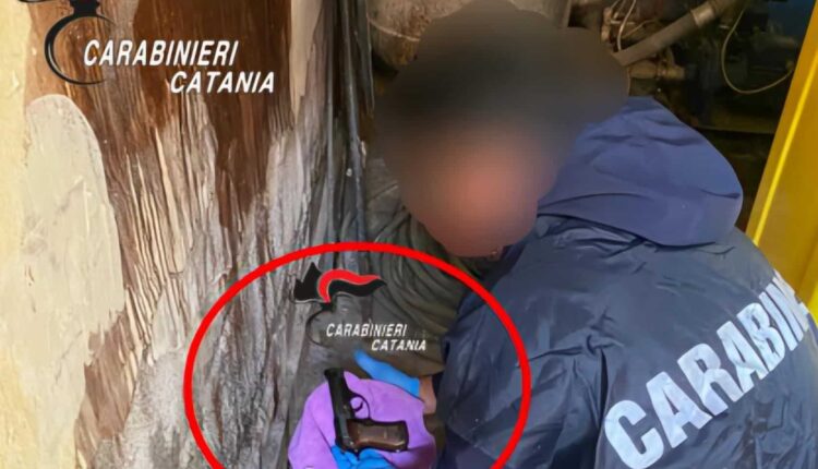 Catania, consegnavano la droga a domicilio: arrestati due pusher