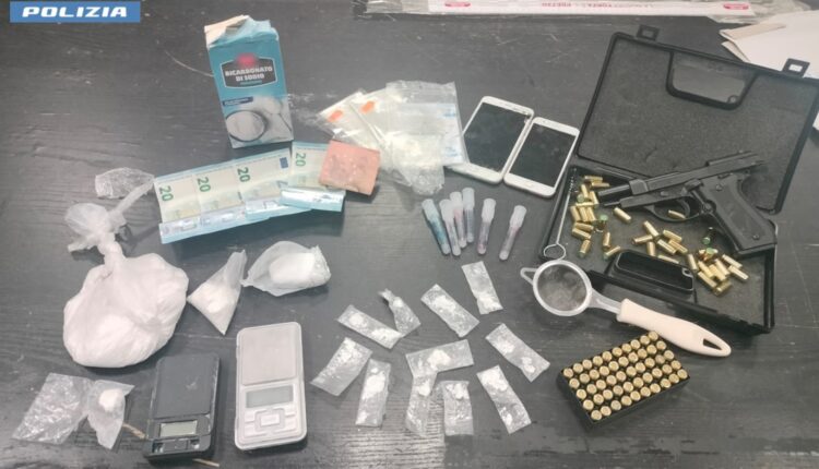 Milano, individuato spacciatore 44enne recidivo: la Polizia di Stato lo arresta dopo un inseguimento e una perquisizione casalinga