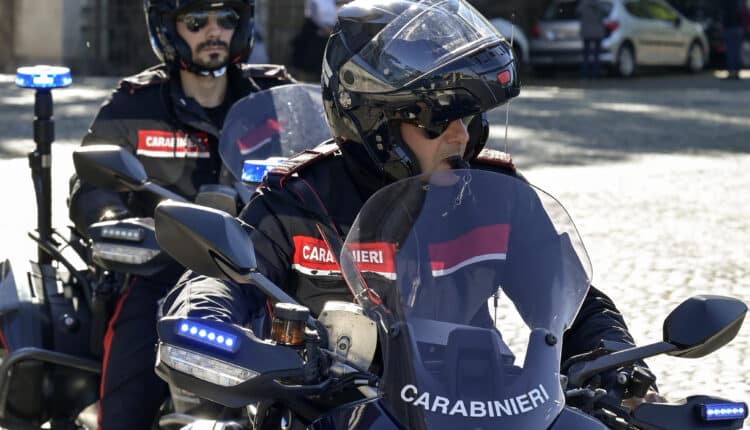 Due uomini residenti in provincia di Bologna sono stati arrestati entrambi per maltrattamenti verso la convivente