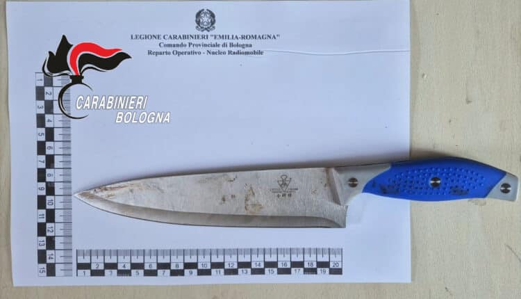 Bologna, lite con accoltellamento in pieno centro: denunciato un 29enne