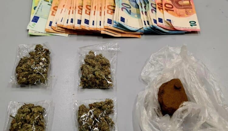 Milano: vendeva droga con lo scooter per le consegne a domicilio, arrestato