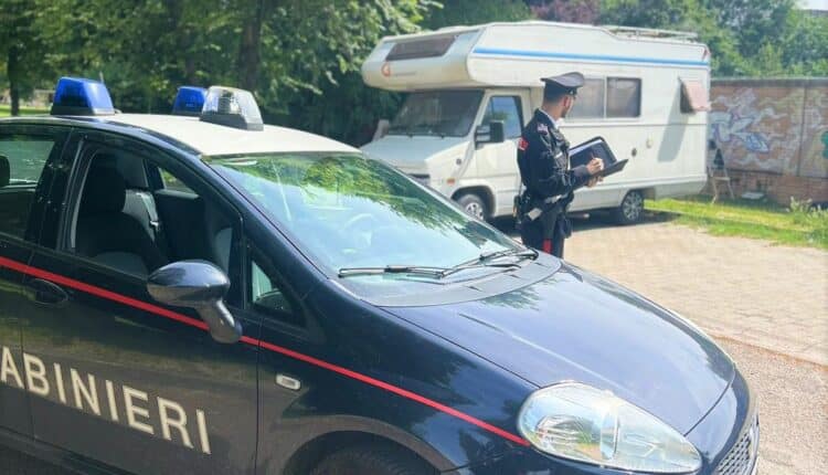 Bologna, contrasto allo spaccio di droga e ai reati contro il patrimonio: un arresto, due denunce e due persone segnalate alla prefettura