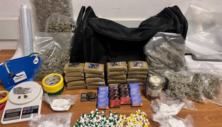 Roma: arrestati madre e figlio gravemente indiziati di detenzione ai fini di spaccio