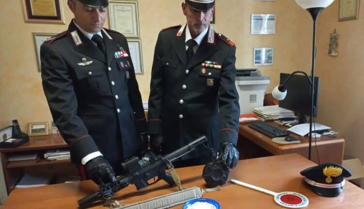 San Giustino (PG): spara con il fucine ad aria compressa contro i vicini, 39enne denunciata