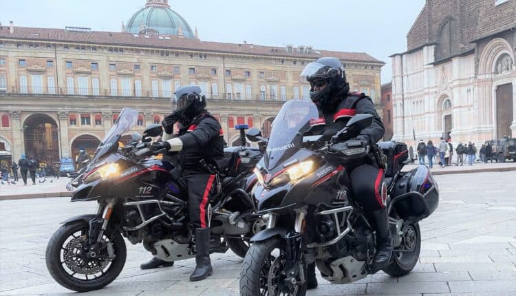 Bologna: numerosi controlli a largo raggio, centinaia di persone e veicoli controllati.