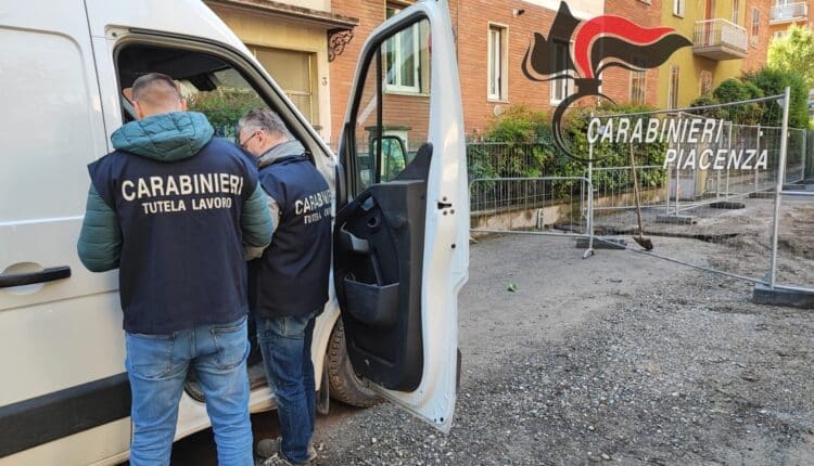 Piacenza, cantiere irregolare: denunciati imprenditori e sanzioni per quasi 30mila euro