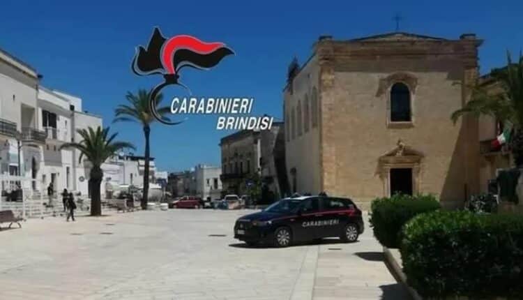 Carovigno, colpisce con 4 coltellate il guardiano di uno stabilimento: 21enne arrestato dai Carabinieri