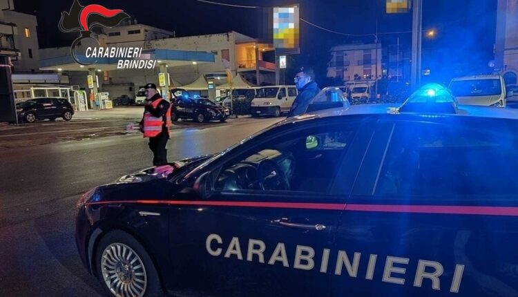 Fasano (BR): arrestato un 30enne di Cerignola mentre tenta di rubare un'auto parcheggiata