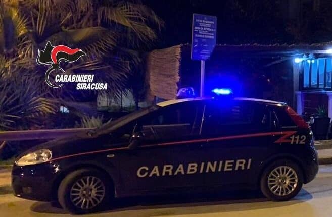 Francofonte: coltiva la droga in terrazza e la nasconde in cucina: denunciato 54enne