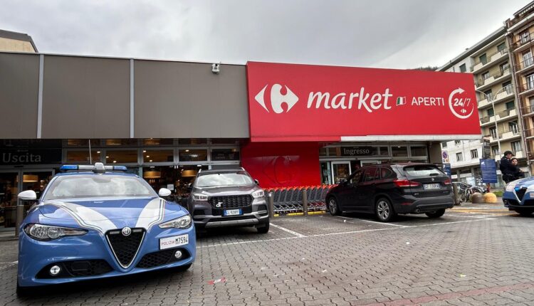 Como: molesto al supermercato e aggredisce gli agenti, arrestato