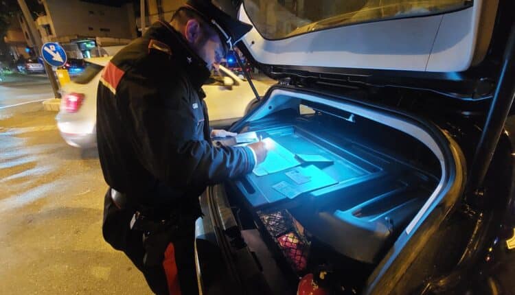 Casoria e Afragola: controlli dei Carabinieri, ancora "armi della movida" nel mirino, nel bilancio tirapugni, una mazza, un coltello e droga.