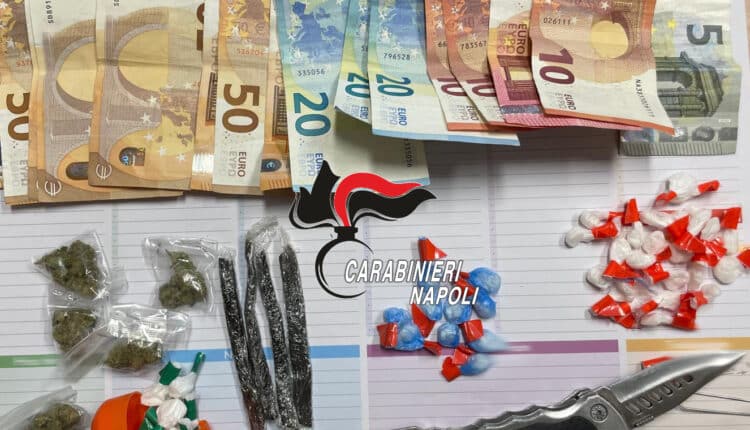 Castello di Cisterna e Marigliano, blitz dei carabinieri: arrestati 2 giovani, sequestrate armi e droga