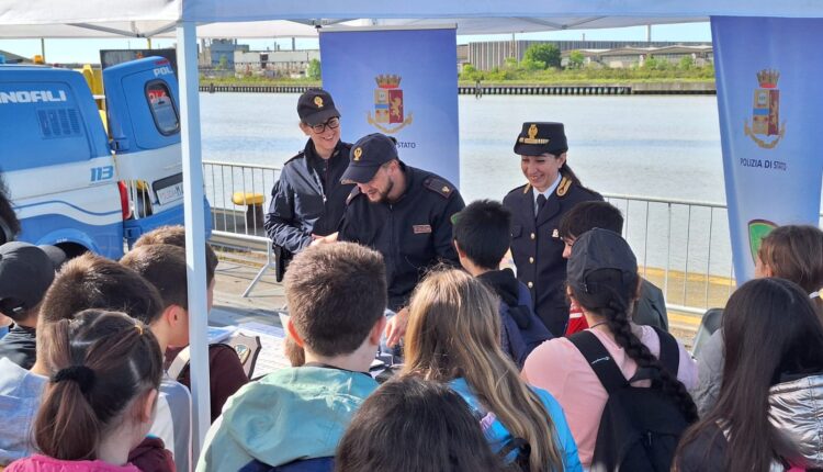 La polizia di frontiera di Venezia partecipa all'evento di PSA Venice "Vecon loves sicurezza"