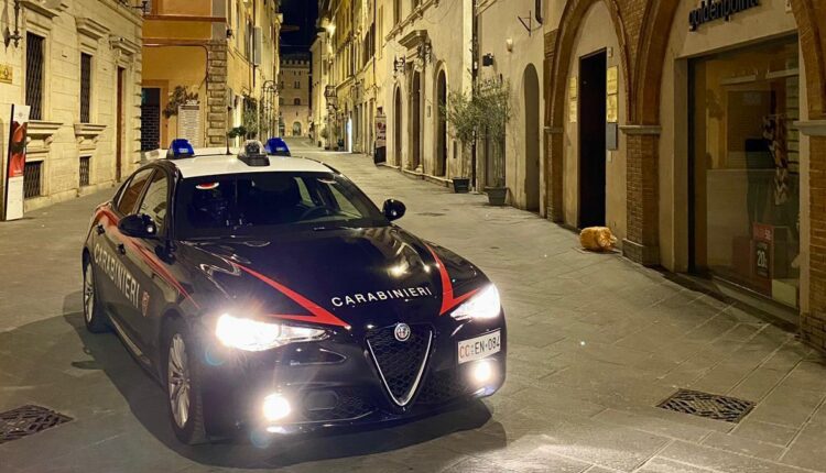 Foligno: scippa un’anziana facendola cadere a terra, i Carabinieri denunciano un 30enne.