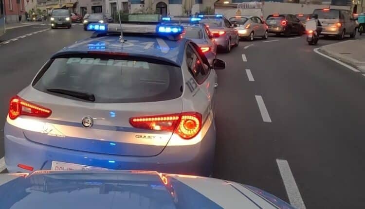 Como, fermati a bordo di un motoveicolo rubato: denunciati dalla Polizia di Stato