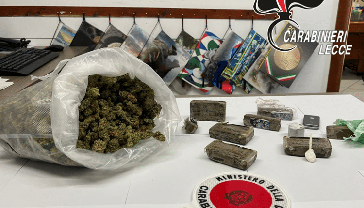 Melendugno, nasconde un chilo e 400 gr di droga in casa: arrestato 24enne