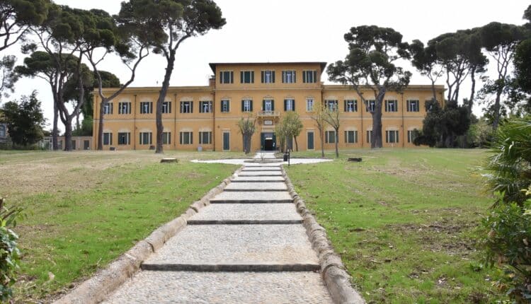 Livorno, donato un defibrillatore per il parco di Villa Corridi