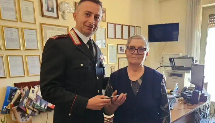 San Tammaro (CE): 25enne ruba e rivende il telefono di un'anziana signora, denunciata