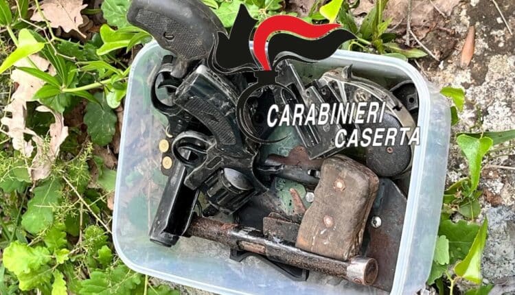 Piana di Monte Verna (CE): rinvenute e sequestrate dai carabinieri svariate armi