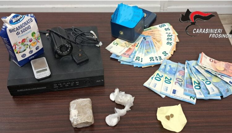 Frosinone, scovata un'attività di spaccio fra hashish e cocaina: arrestato un 36enne italiano